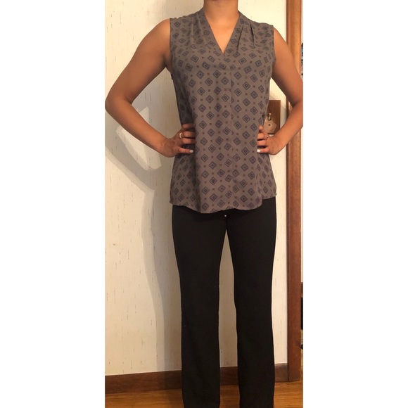 LOFT Tops - 🍂🍁LOFT v neck blouse